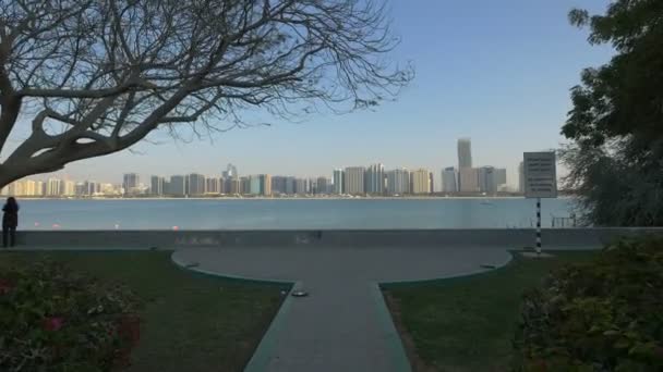 Abu Dhabi Vom Breakwater Beach Park Aus Gesehen — Stockvideo