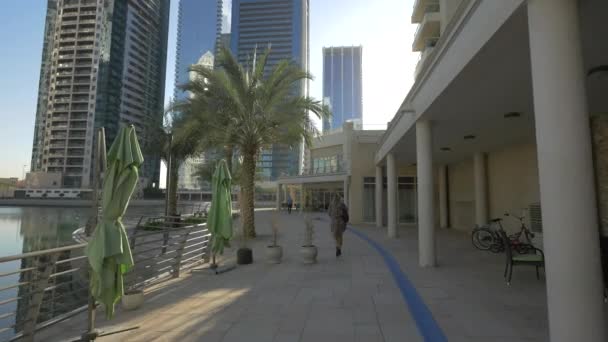 Caminata Jumeirah Lakes Towers Área — Vídeos de Stock