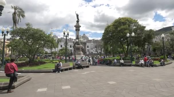Turisták Függetlenség Terén Quito — Stock videók
