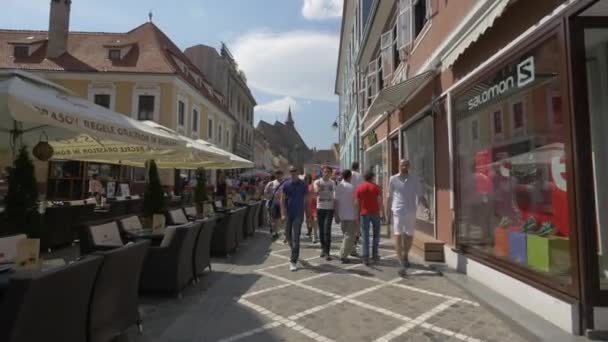 Turyści Ulicy Republicii Brasov — Wideo stockowe