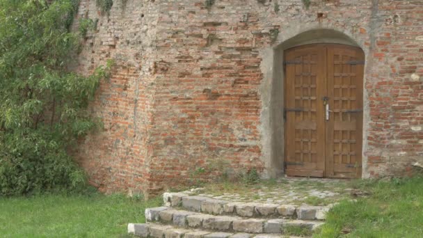 Brick Bangunan Dengan Pintu — Stok Video
