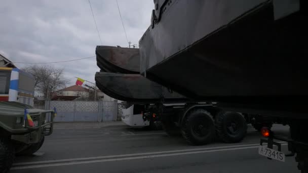 Caminhões Militares Com Barcos Desfile Dia Nacional — Vídeo de Stock