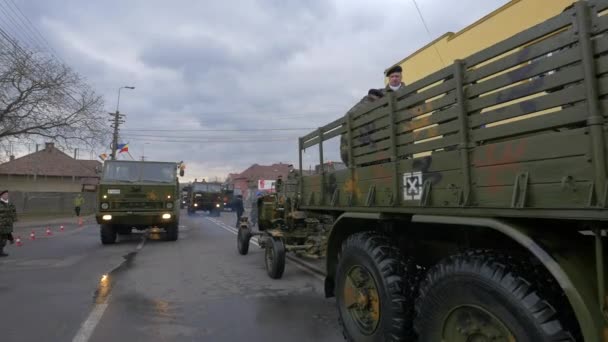 Caminhões Exército Desfile Dia Nacional Alba Iulia — Vídeo de Stock