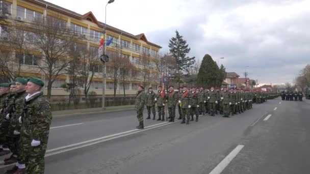 Soldados Descansando Desfile Del Día Nacional Alba Iulia — Vídeo de stock
