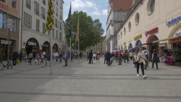 Lidé Chodící Neuhauser Strasse — Stock video