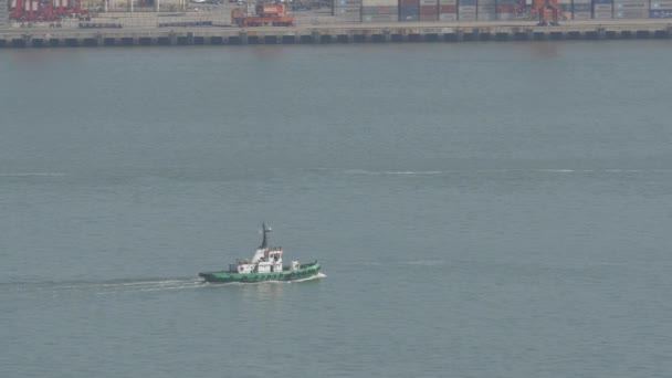 Barco Flutuando Rio — Vídeo de Stock