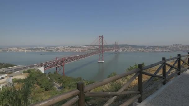 Jembatan April Terlihat Dari Jalur — Stok Video