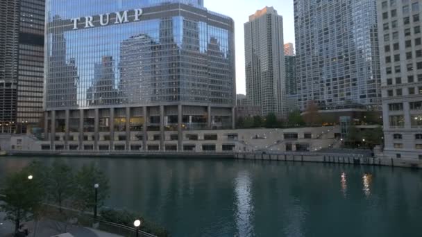 Chicago River Torre Trump Estados Unidos América — Vídeos de Stock