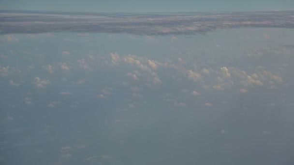 Beelden Van Vliegen Door Wolken — Stockvideo