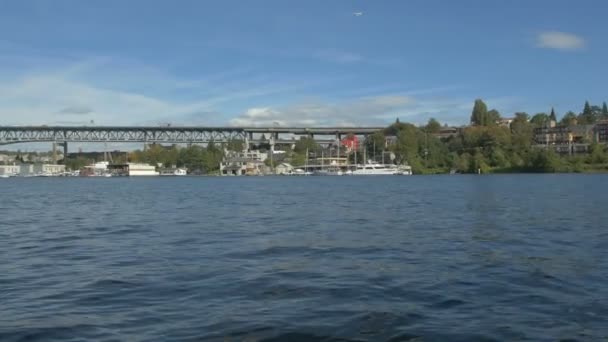 Nave Canal Bridge Una Barca Galleggiante — Video Stock