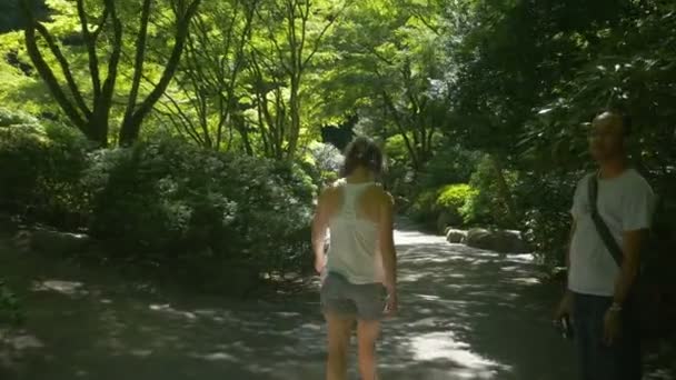 Persone Che Visitano Giardino Giapponese Portland — Video Stock