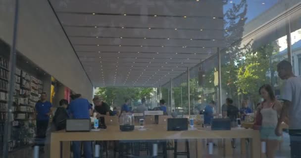 Sebuah Apple Store Pusat Kota Portland Oregon — Stok Video