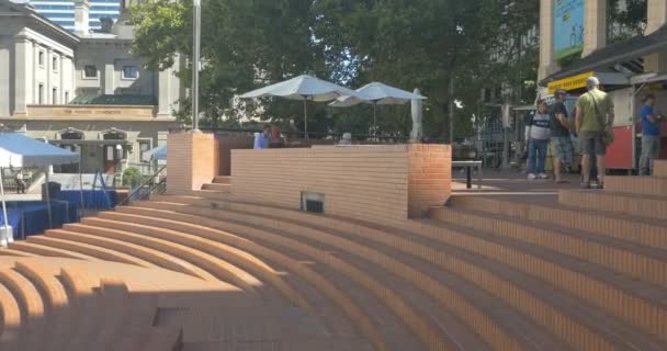 Bersantai Pioneer Courthouse Square Portland — Stok Video