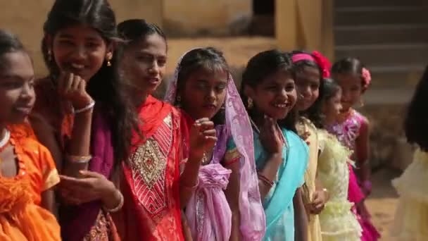 Indiai Lányok Hagyományos Ruhában — Stock videók