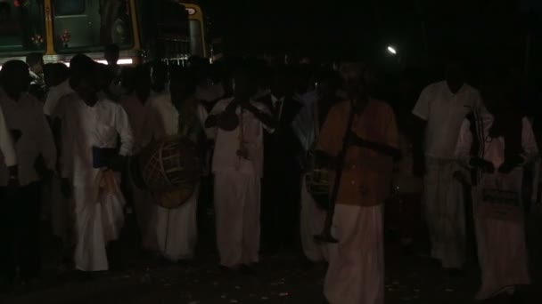 Граючи Музику Вночі Індії — стокове відео