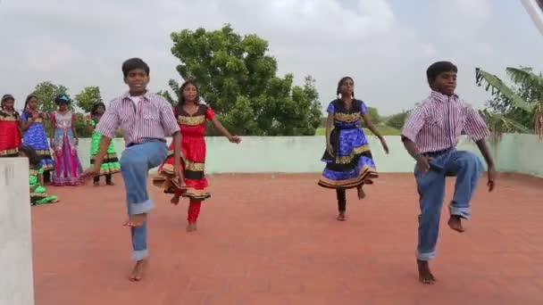 Meisjes Jongens Dansen India — Stockvideo