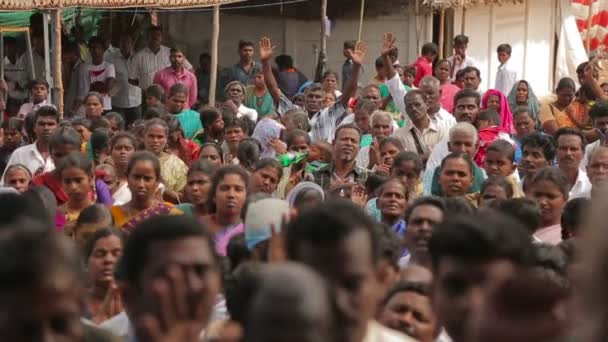 Multitud India Adorando Ciudad Durante Día — Vídeo de stock