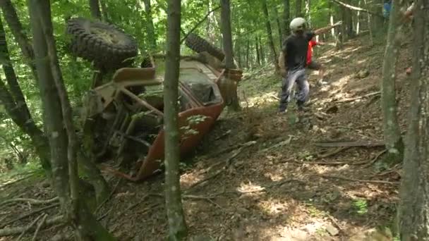 Автомобіль Перевернув Машину Лісі Офшорному Заході — стокове відео