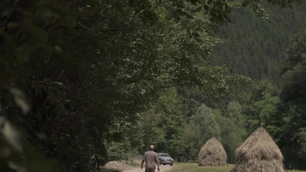 Inclinación Hacia Abajo Coche Que Conduce Una Carretera Del Campo — Vídeos de Stock