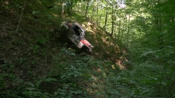 Рудий Автомобіль Повільно Їде Крутому — стокове відео