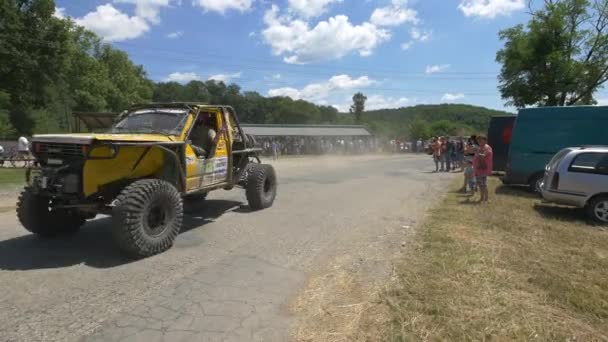 Coches Todo Terreno Carretera — Vídeos de Stock