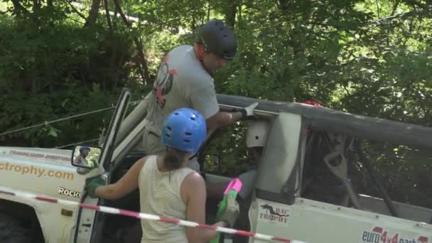 Pessoas Carro Offroad — Vídeo de Stock