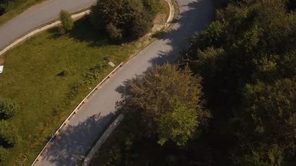 Luftaufnahme Von Menschen Die Bei Einer Longboard Veranstaltung Rennen Fahren — Stockvideo