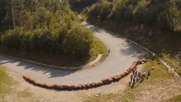 Aerial View Spectators Transylvania Downhill — Stock Video