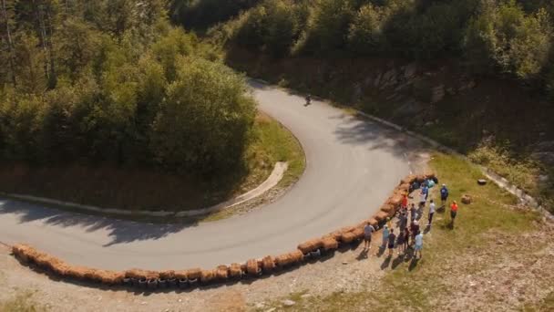 Aerial View People Racing Transylvania Downhill — Stockvideo