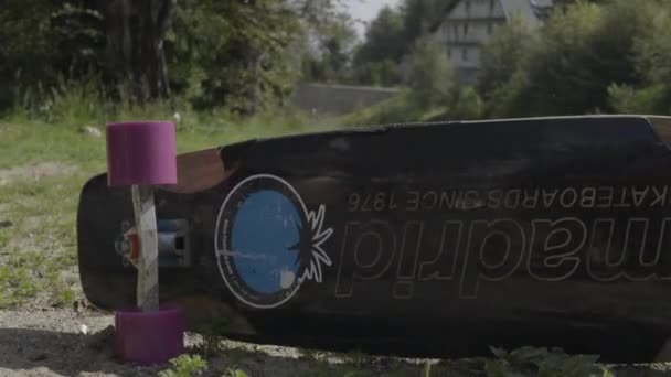 Longboard Laukku Kypärä Maassa — kuvapankkivideo