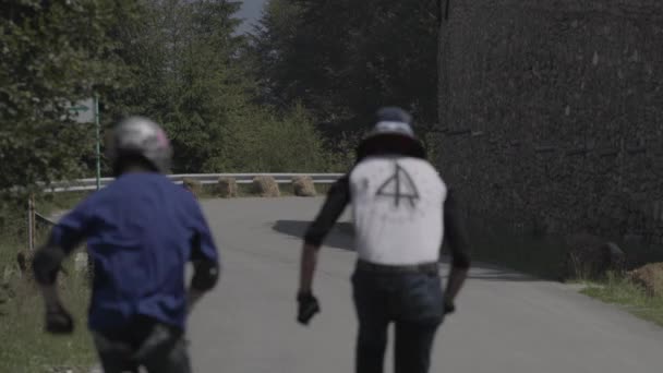 Three Racers Longboarding Hands Back — Vídeo de Stock