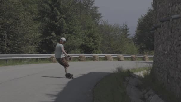 Racer Bending Curve Longboard — Stock Video