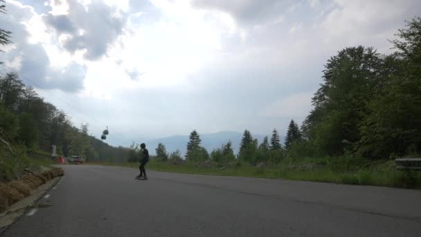 Persona Embarque Largo Transilvania Downhill — Vídeos de Stock