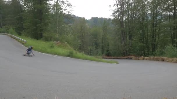 Two People Longbording Downhill — Stock Video