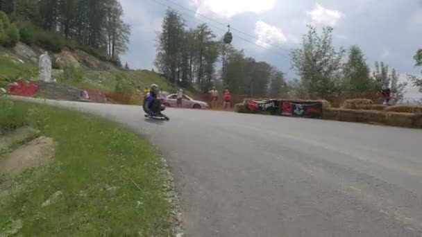 Konkurrent Racing Longboard — Stockvideo