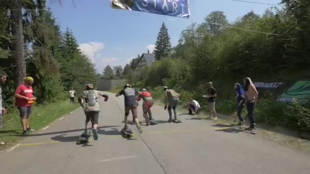 Longboarders Línea Salida — Vídeo de stock