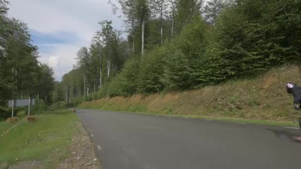 Longboarden Auf Gerader Straße — Stockvideo