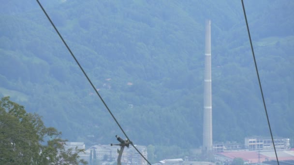 Grüne Seilbahnen Mit Touristen — Stockvideo