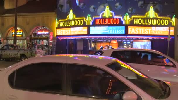 Hollywood Boulevard Mit Bunten Lichtern — Stockvideo