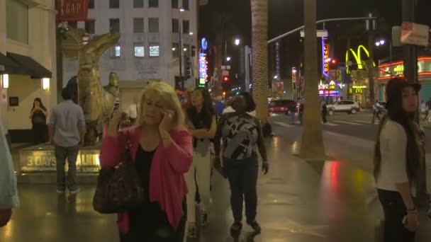 Hollywood Bulvarında Yürüyen Ölü — Stok video