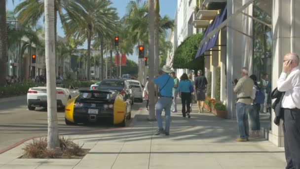 Turistas Admirando Carro Luxo Estados Unidos América — Vídeo de Stock