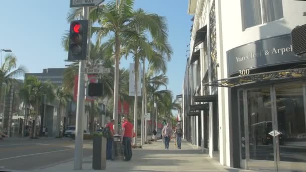 Pessoas Locais Andando Uma Rua Beverly Hills Estados Unidos América — Vídeo de Stock