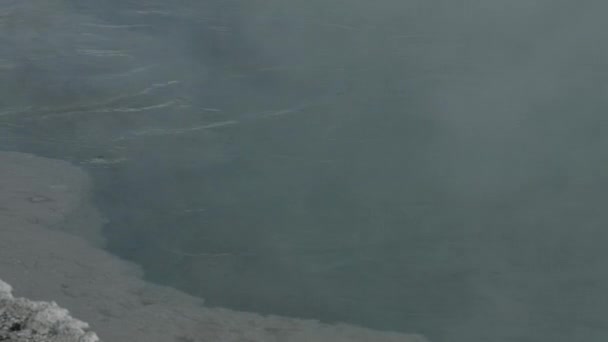 黄石公园的温泉池 — 图库视频影像