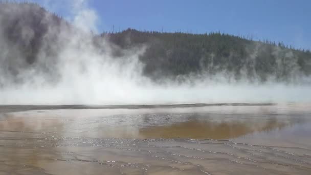 Μεγάλη Πρισματική Άνοιξη Στο Εθνικό Πάρκο Yellowstone — Αρχείο Βίντεο