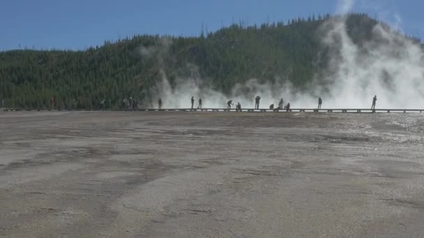 Turisták Yellowstone Nemzeti Park Usa — Stock videók