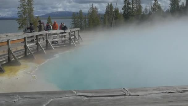 Piscina Negra Parque Nacional Yellowstone — Vídeos de Stock