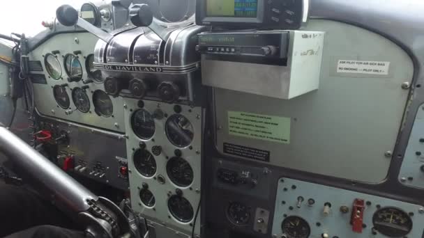 飞机上的飞行仪器 — 图库视频影像