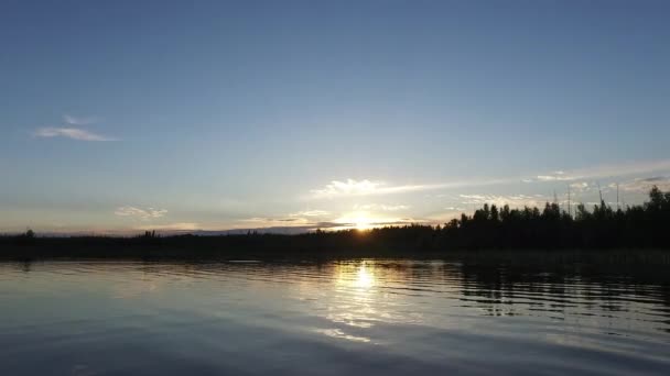 Ηλιοβασίλεμα Πάνω Από Λίμνη — Αρχείο Βίντεο