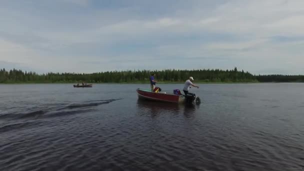 Fiskere Som Ber Båt – stockvideo