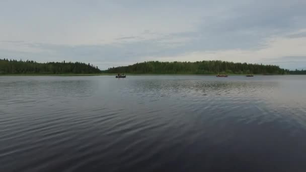 Barcos Flotando Lago — Vídeos de Stock